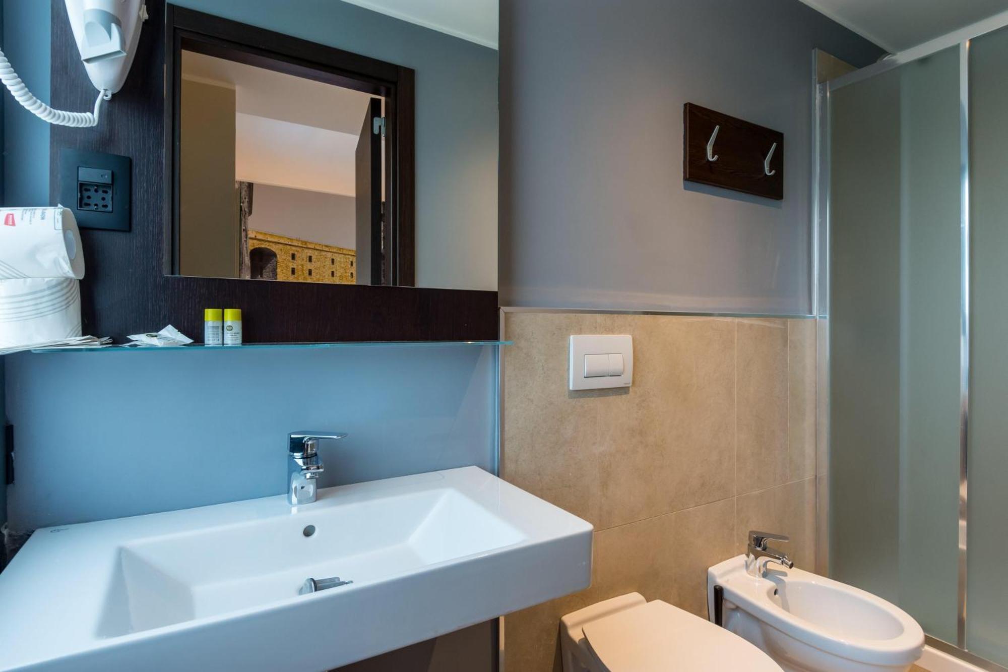 B&B Hotel Savona Eksteriør bilde
